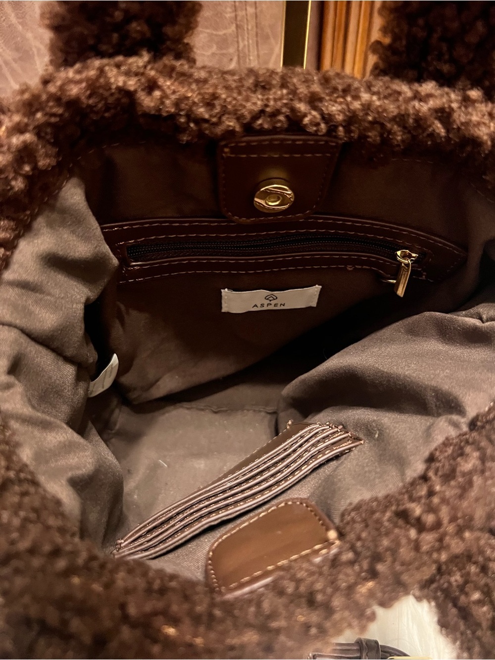 Aspen NWOT brown Sherpa Crossbody Bag - Picture 5 of 11